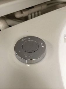 On/Off  control on a Beaufort Portland LH 1500 x 850 x 750 mm 12 Jet L Shaped Shower Bath
