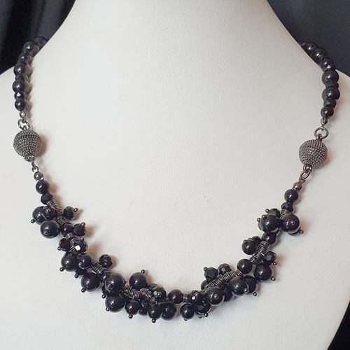 Multiwear Jewellery jet black jewelry making kit — DIY set with beads and instructions for creating handmade jewelry