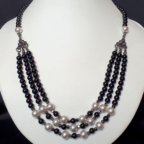 Marushka Pearl Necklace black & pearl necklace making kit — DIY set with beads and instructions for creating handmade jewelry