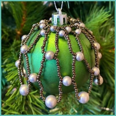 Christmas bauble dressing
