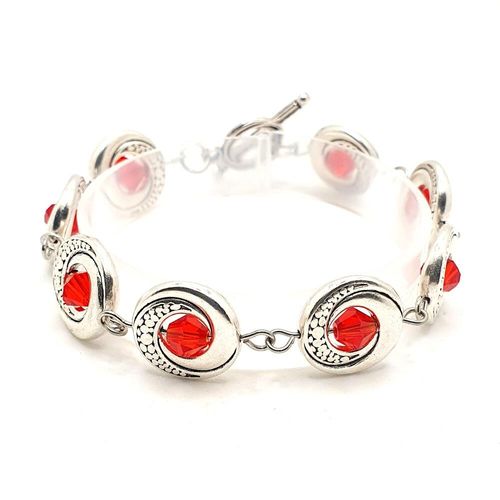 Larissa Swirl Bracelets red bracelet making kit — DIY set with beads and instructions for creating handmade jewelry