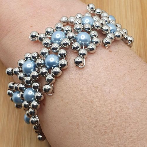 Yvonne Wire Bracelets sky blue bracelet making kit — DIY set with beads and instructions for creating handmade jewelry