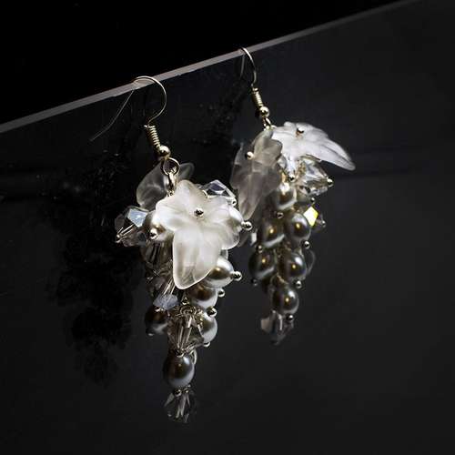Summer Vine Earrings White make 20 pairs earring making kit — DIY set with beads and instructions for creating handmade jewelry