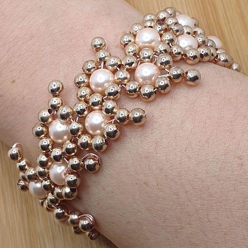 Yvonne Wire Bracelets rose pink bracelet making kit — DIY set with beads and instructions for creating handmade jewelry