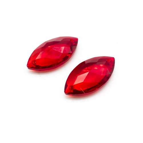 Glass Ruby Large Diamond 32x17mm