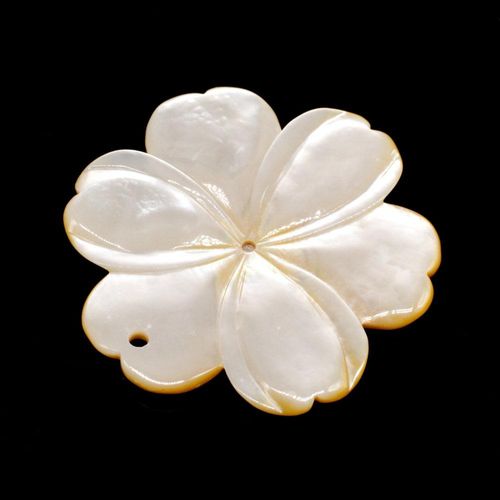 Mother of Pearl Pendant 6 Petal Flower 40mm Natural for jewellery making
