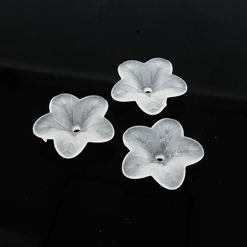 Lucite Flower Small - White - 35 pcs