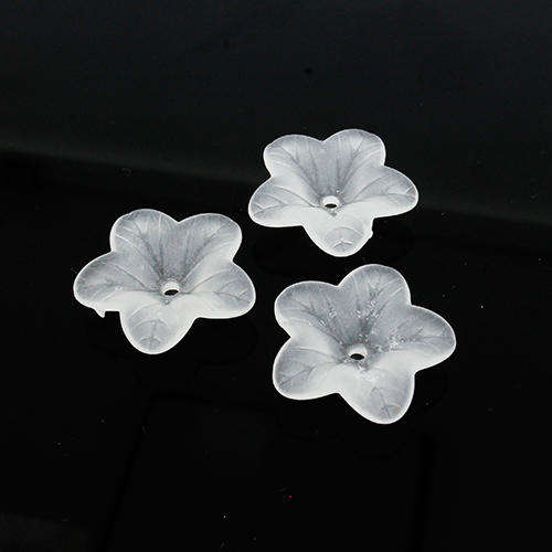 Lucite Flower Small - White - 35 pcs