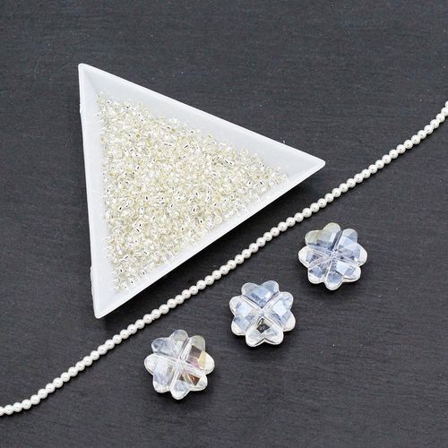 Lucky Clover Pendant crystal jewelry making kit — DIY set with beads and instructions for creating handmade jewelry