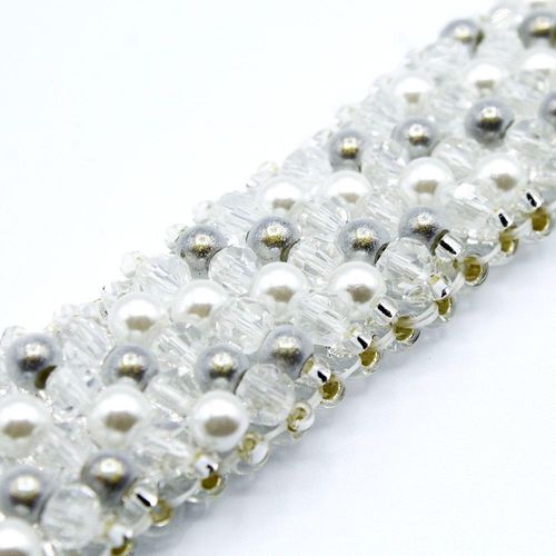 Aurelia Bracelet ice white bracelet making kit — DIY set with beads and instructions for creating handmade jewelry