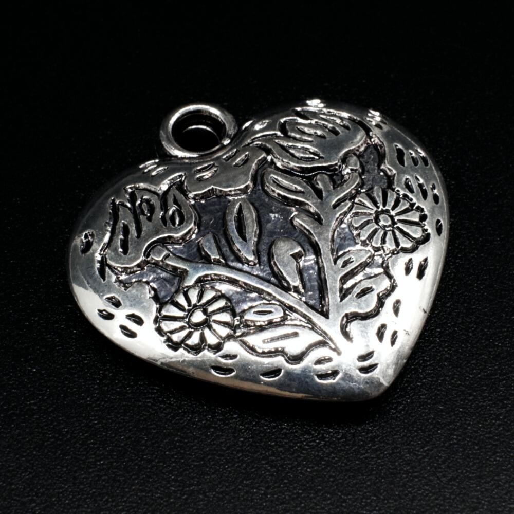 Acrylic Antique Silver Heart 30mm 5pcs   Flowers for jewellery making