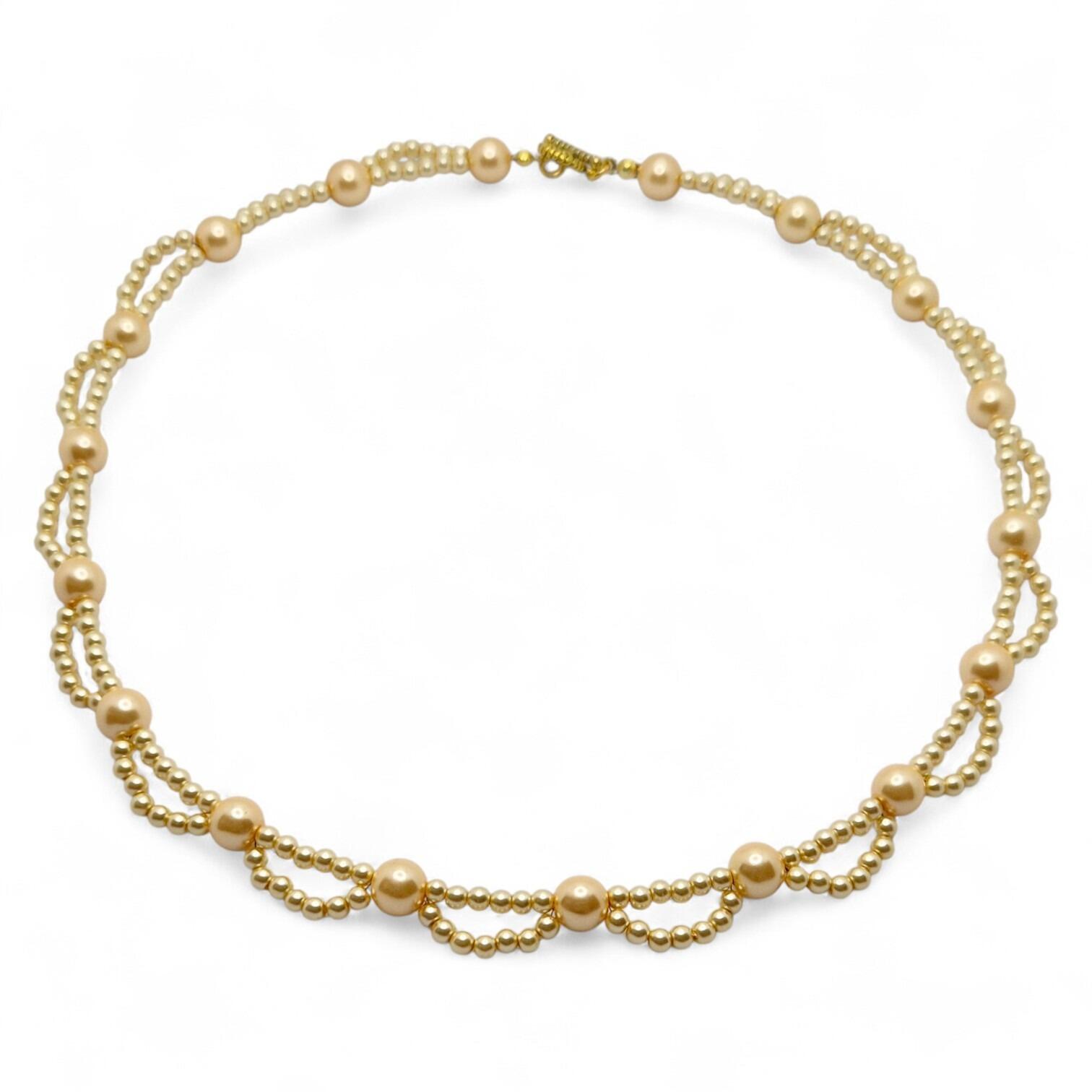 Dolores Pearl Necklace apricot necklace making kit — DIY set with beads and instructions for creating handmade jewelry