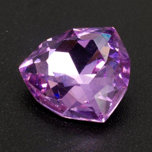 Crystal Rivoli 16mm Triangle   Lilac for jewellery making