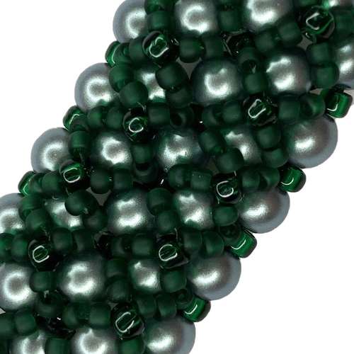 Lili Bracelet green bracelet making kit — DIY set with beads and instructions for creating handmade jewelry