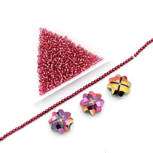 Lucky Clover Pendant mauve jewelry making kit — DIY set with beads and instructions for creating handmade jewelry