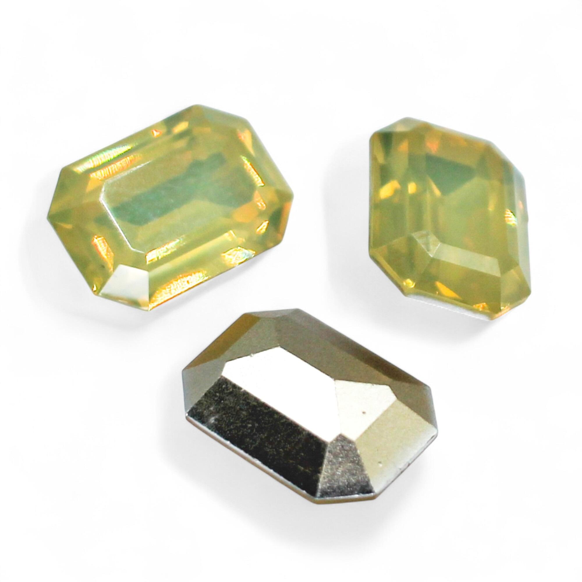 18mm resin Rivoli stone cloud yellow — faceted round crystal-style cabochon ideal for jewelry making, settings, and crafts