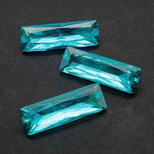 21mm resin Rivoli stone peacock — faceted round crystal-style cabochon ideal for jewelry making, settings, and crafts