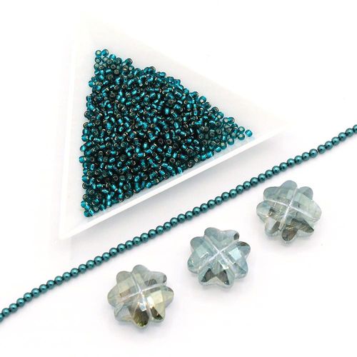 Lucky Clover Pendant teal jewelry making kit — DIY set with beads and instructions for creating handmade jewelry