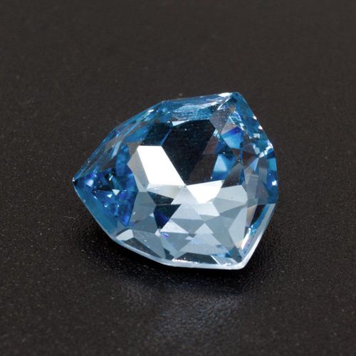 Crystal Rivoli 16mm Triangle   Montana Blue for jewellery making