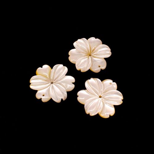 Mother of Pearl Pendant 6 Petal Flower 18mm White for jewellery making