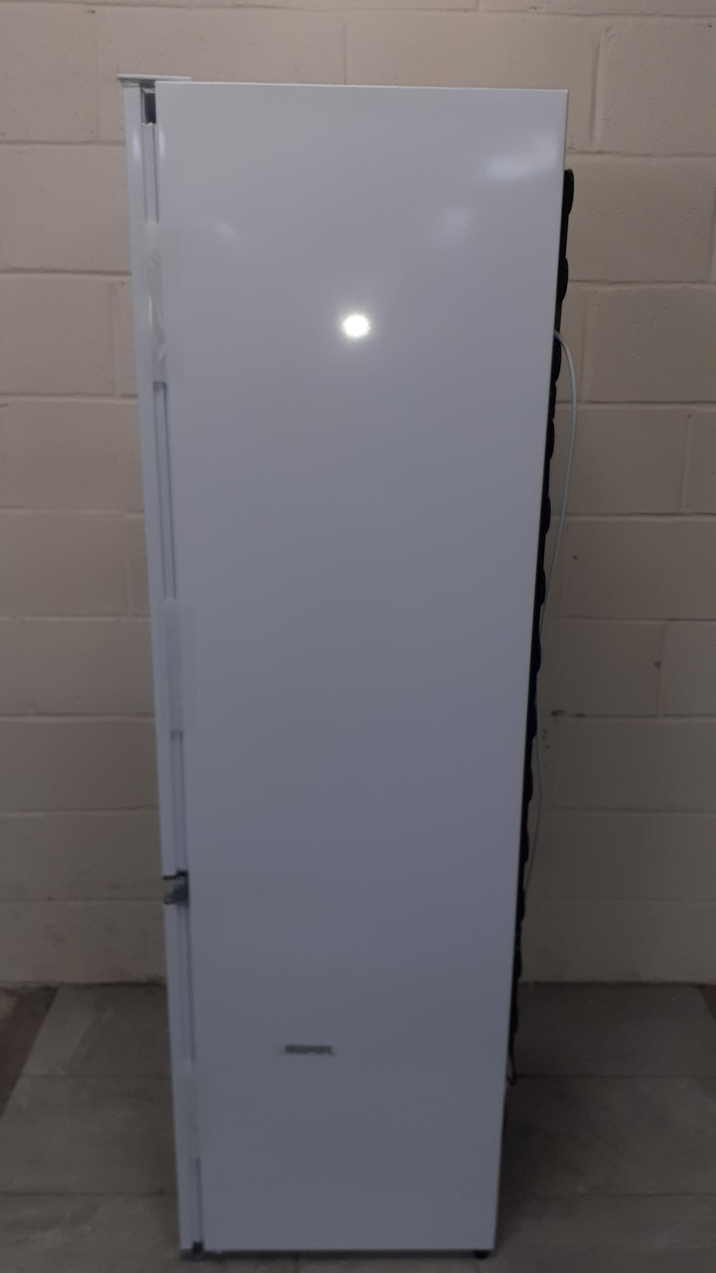 Zanussi ZNLN18FS1 Integrated Low Frost 70/30 Split Fridge Freezer U47189