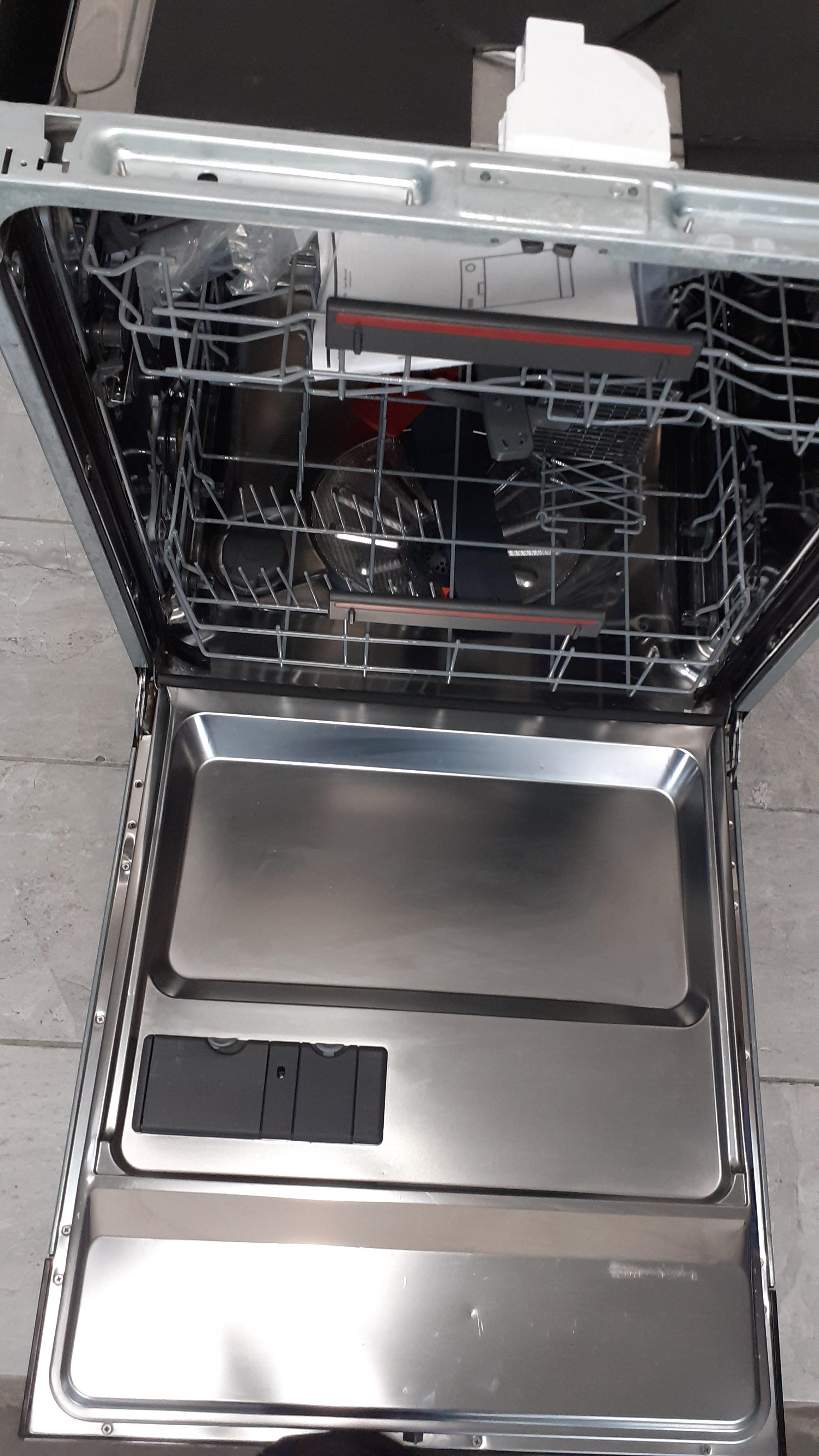 AEG AirDry Technology FSS53627Z Fullsize Fully Integrated Dishwasher