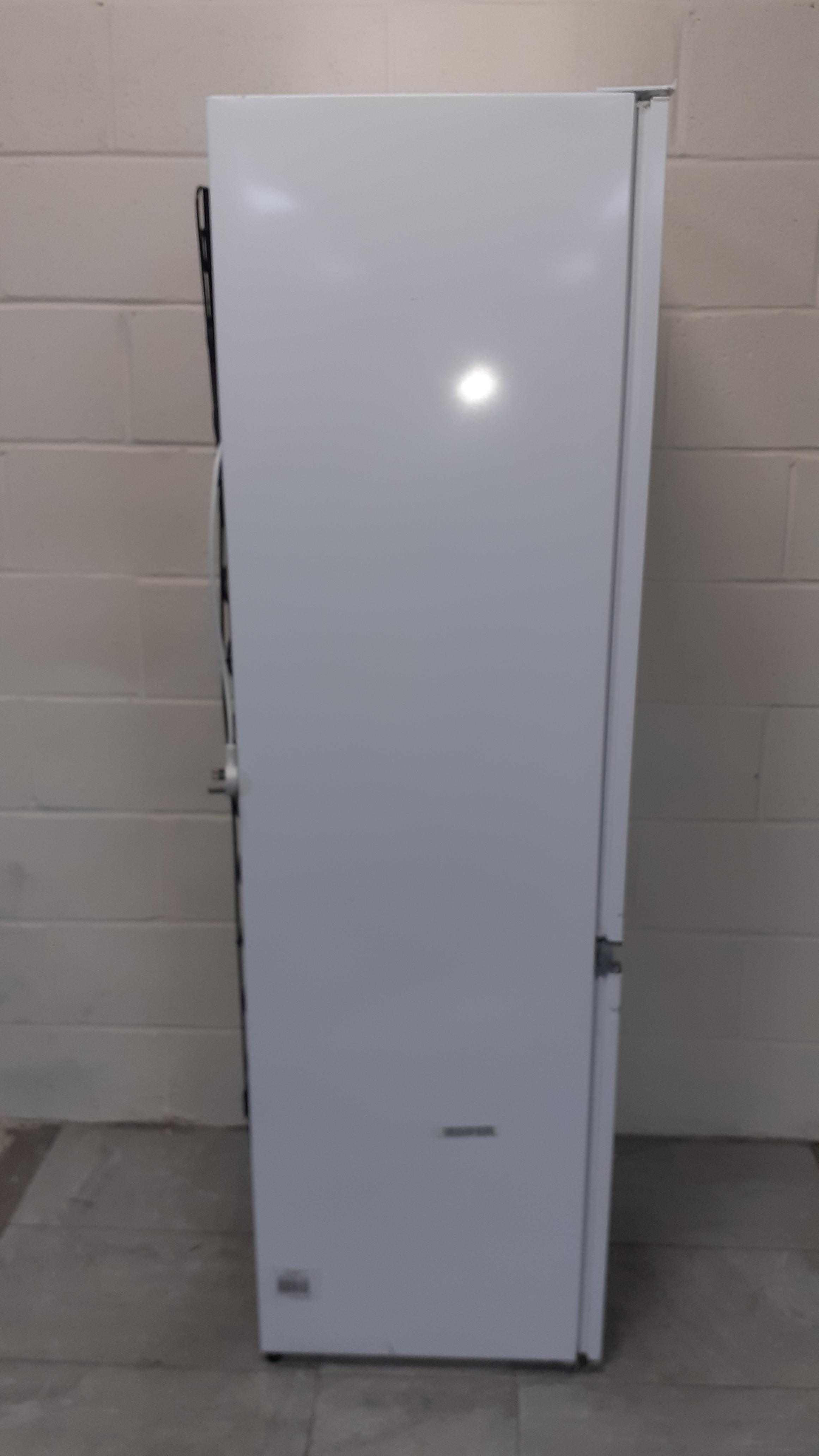 Electrolux fridge store freezer enn2801eov