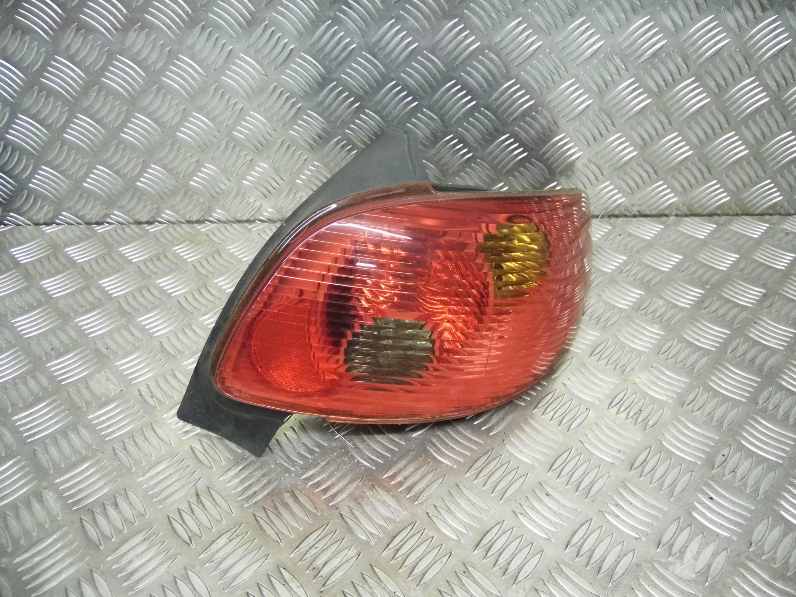 2004 Peugeot 206 Hatchback Drivers Side Rear Light Front View
