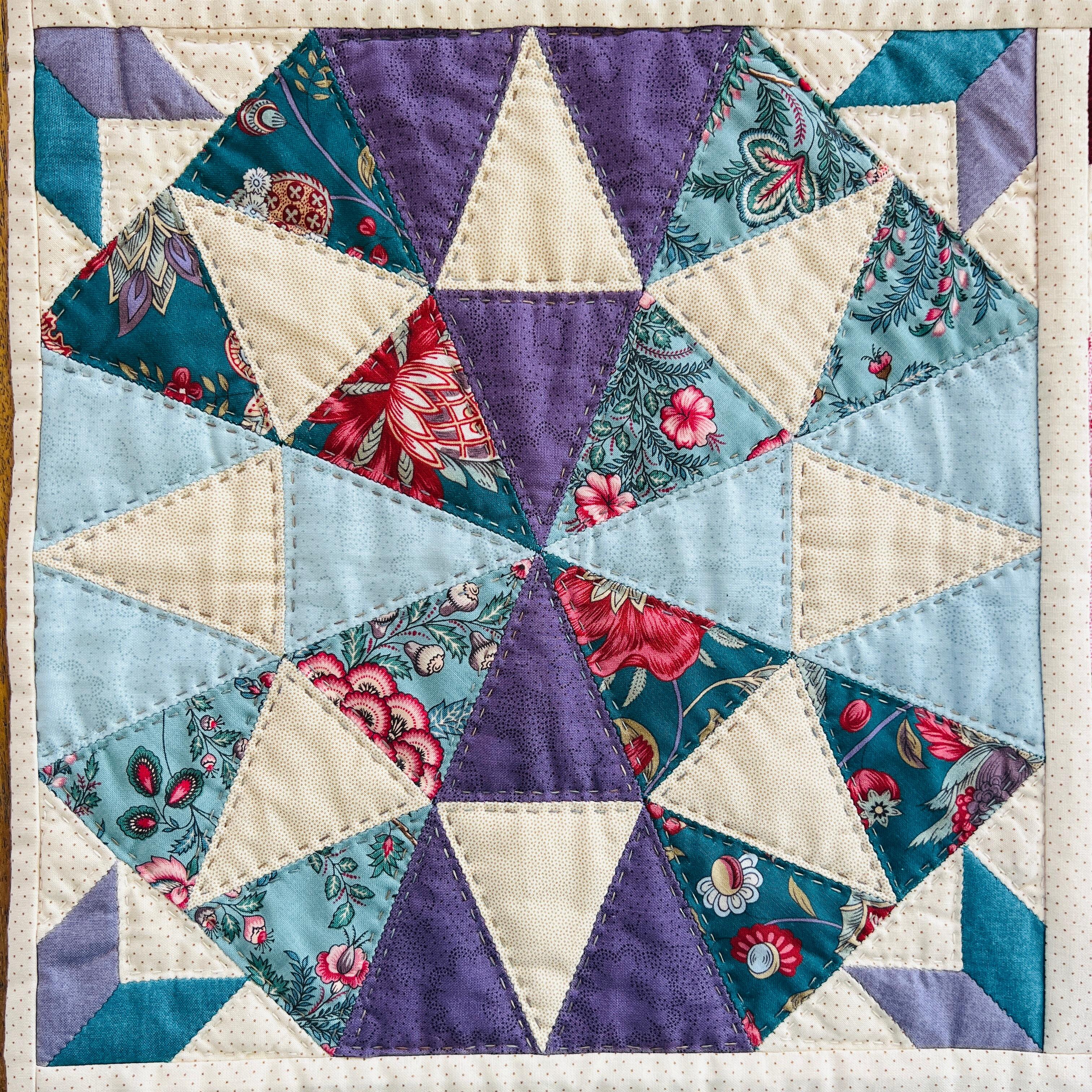 Glorious Patchwork: More Than 25 Glorious Quilt Designs [Book]