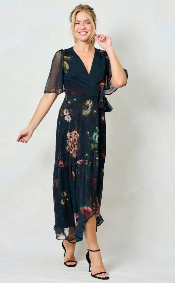 Hope & Ivy Abby Flutter Sleeve Maxi Dress