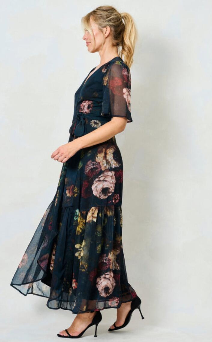 Hope & Ivy Abby Flutter Sleeve Maxi Dress