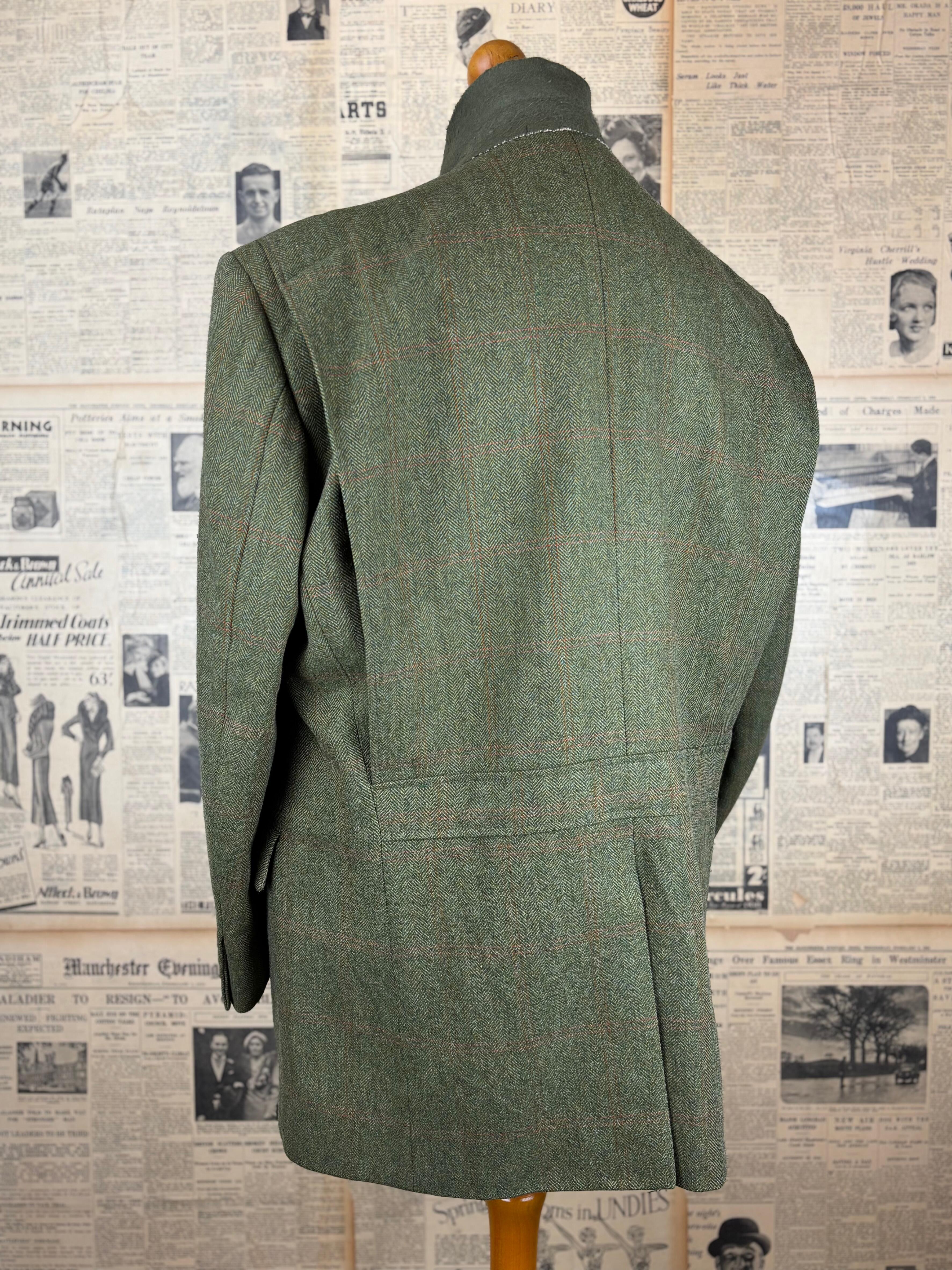 Corbyn green tweed action back jacket size 46 48