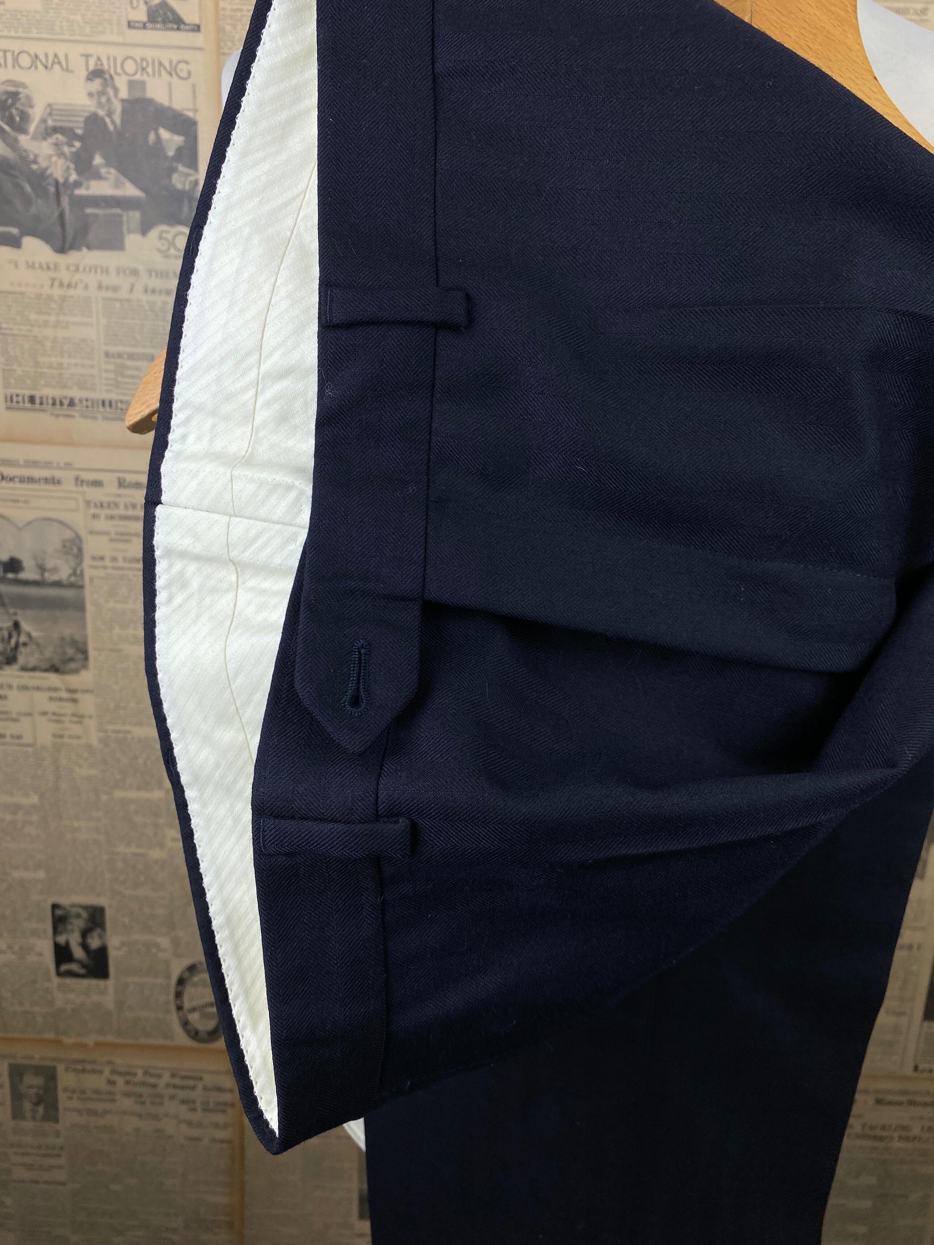 Vintage Aquascutum navy blue suit size 40