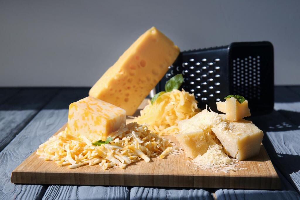 Best Wholesale Italian Cheeses for Pizzerias and Restaurants: What Sells Well, Melts Properly, and Stores Better