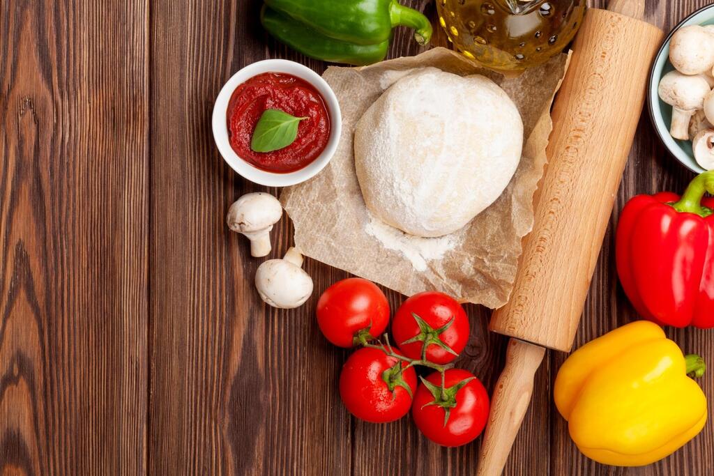 Best Italian Tomato Products for Pizza Shops: Sauce, Texture, Pack Size and Trade Buying