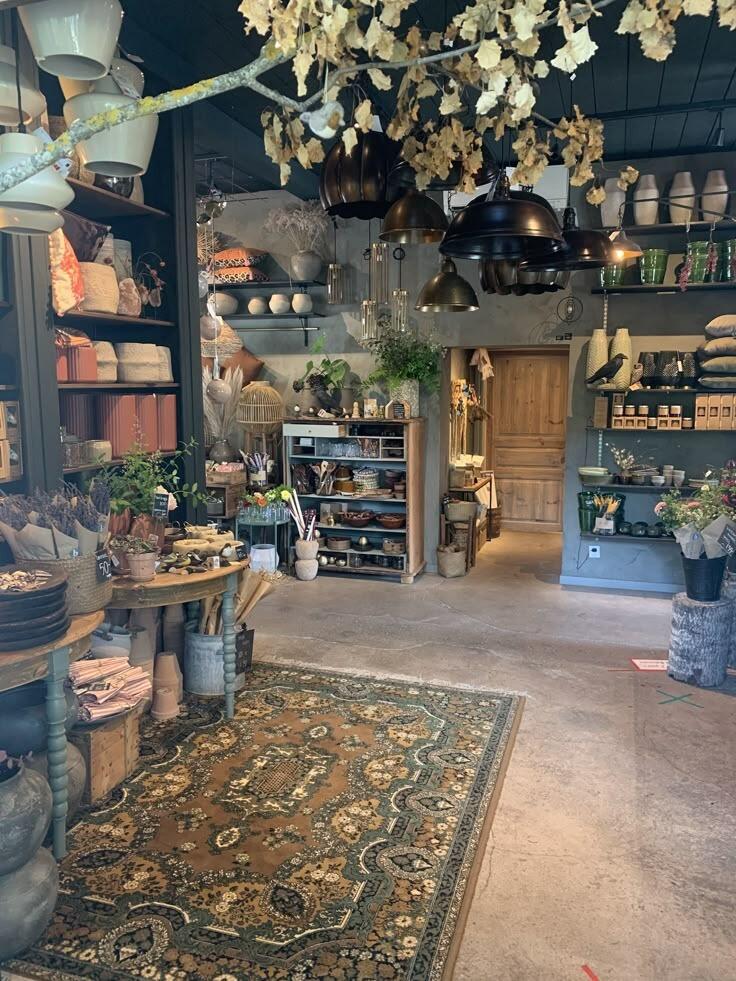 Cultivating Connection: How Independent Retailers Blossom with Cottagecore Aesthetics, Instagram, and Experiential Retail