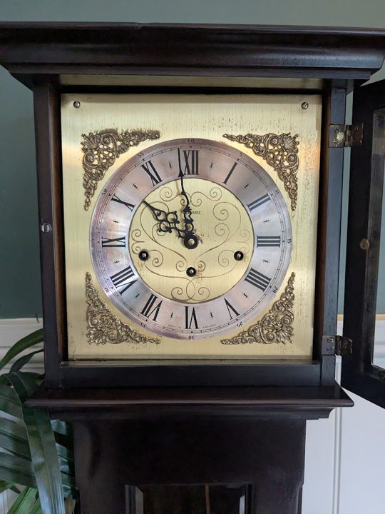 freestanding clock