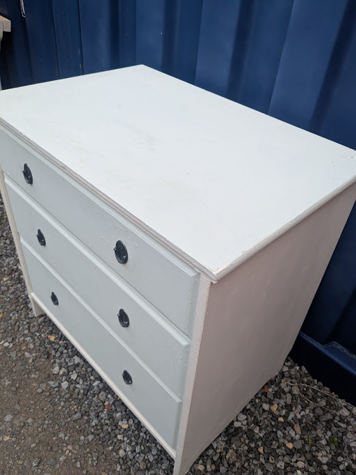 chest of drawers in white