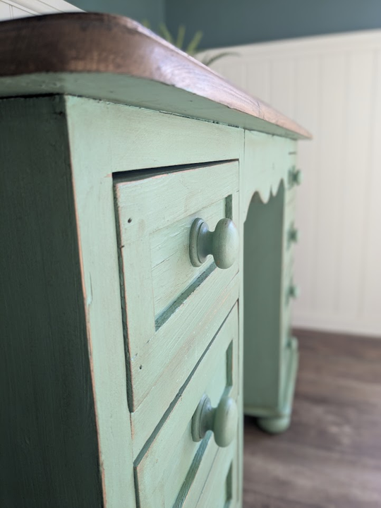 green desk