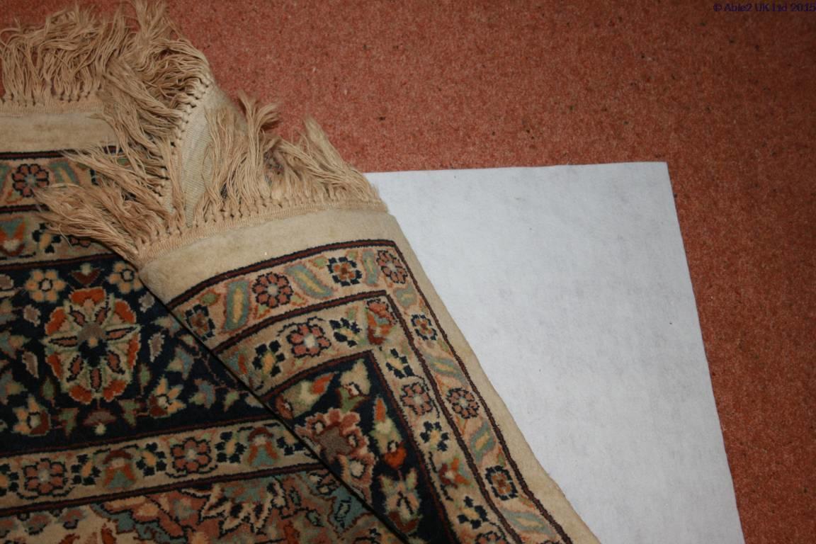 Anti-slip rug underlay