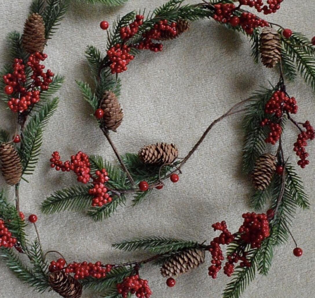 CHRISTMAS GARLAND WITH PINE CONES & RED BERRIES