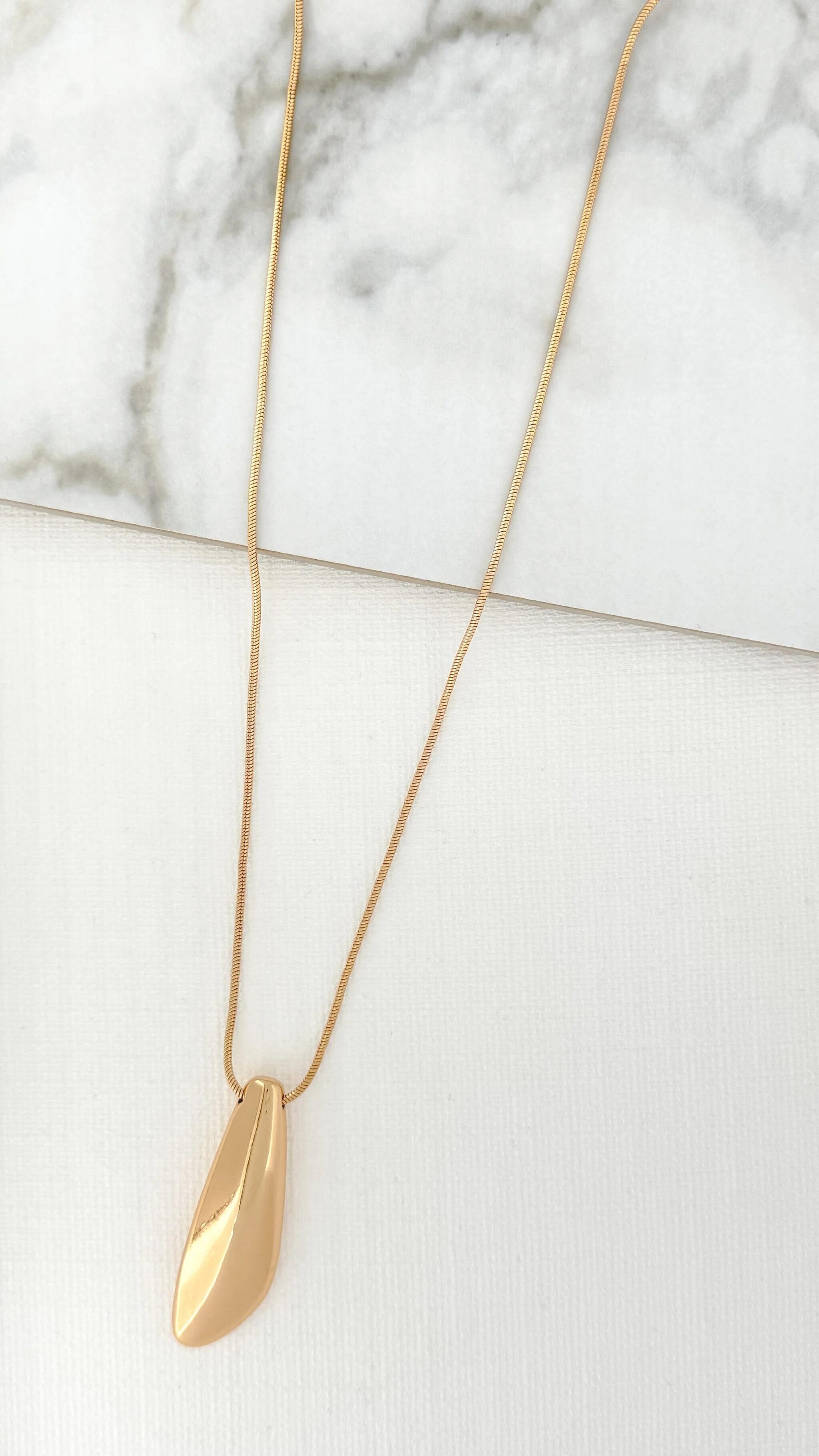 Long chunky pendant necklaces deals