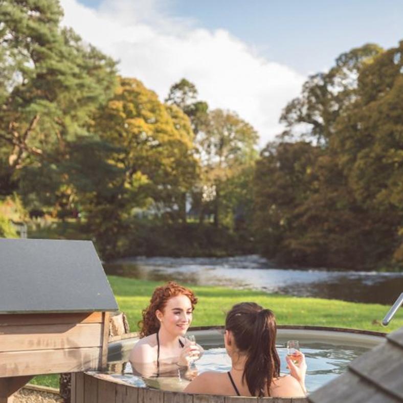 Win a Galgorm Resort Sat Night Stay with Deluxe Room, Hot Tub & Complimentary Bar – Sat 02 Oct!