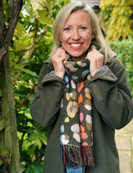 Woman wearing Khaki Wild Side Cashmere blend Scarf