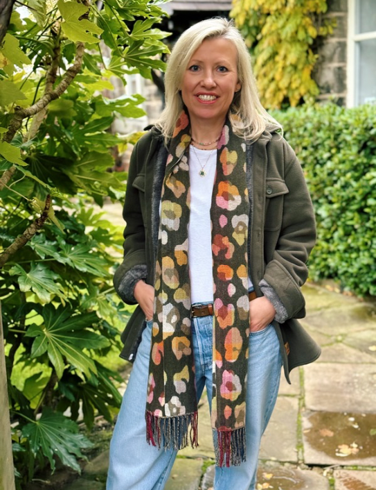 Woman wearing khaki shacket
