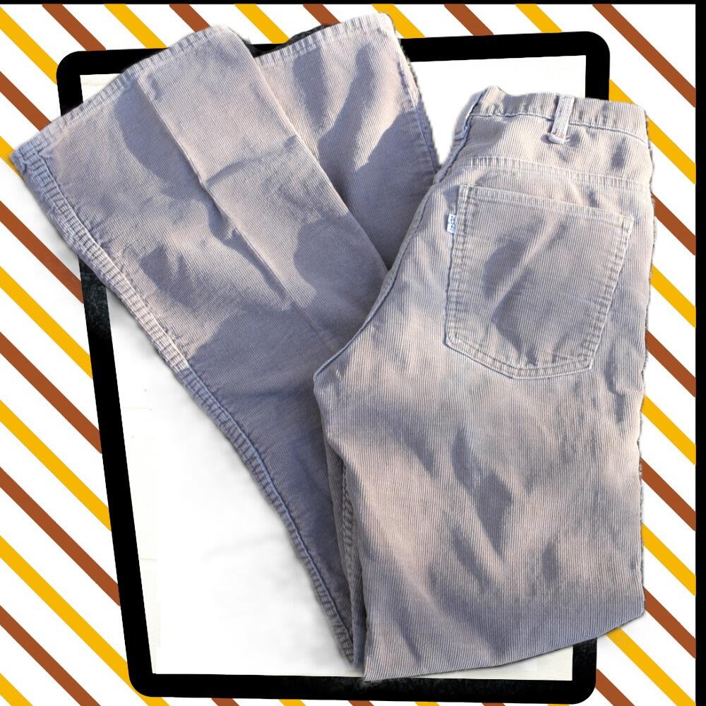 Cool pair of boot cut Levis needlepoint corduroy jeans/trousers