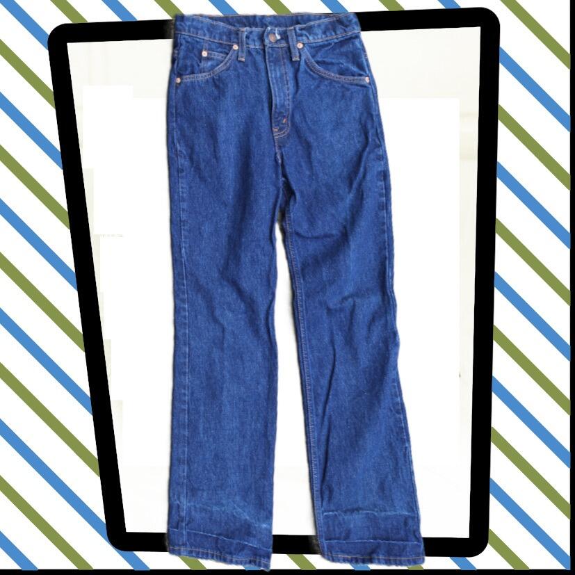 Classic Levi dark blue denim jeans