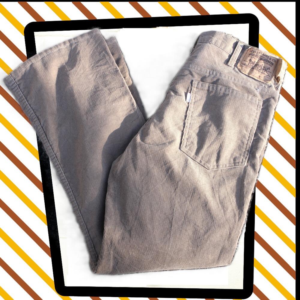 Cool pair of boot cut Levis needlepoint corduroy jeans/trousers.