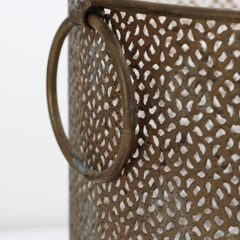 Antique style pot with handles