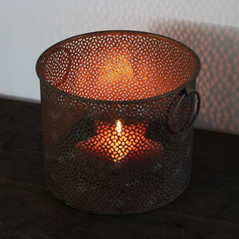Vintage style lantern pot